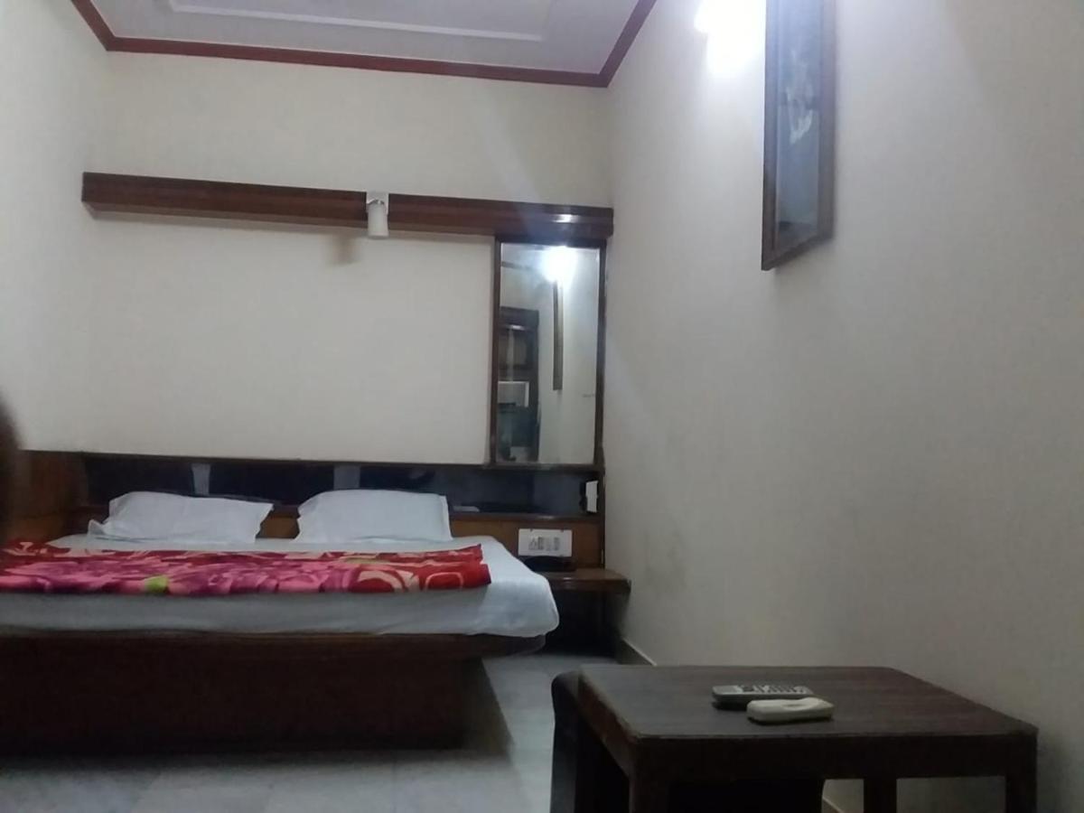 ניו דלהי Hotel Yes Please Lodge מראה חיצוני תמונה