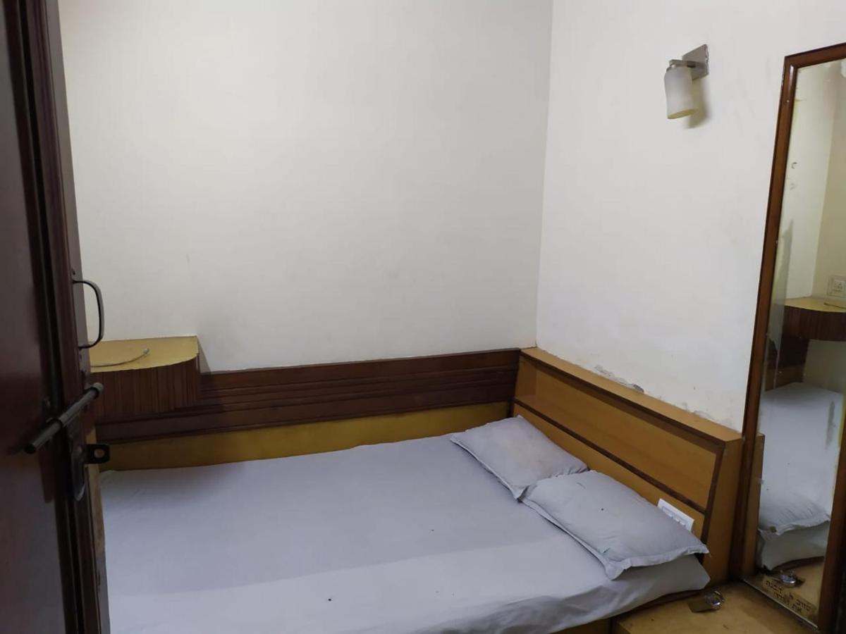 ניו דלהי Hotel Yes Please Lodge מראה חיצוני תמונה