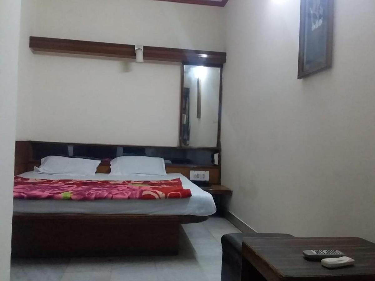 ניו דלהי Hotel Yes Please Lodge מראה חיצוני תמונה